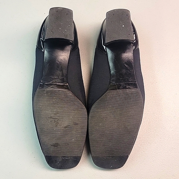 Bruno Magli Vintage Pump w/ Chain Link Logo Plate & 2" Chunky Heel - Picture 12 of 12